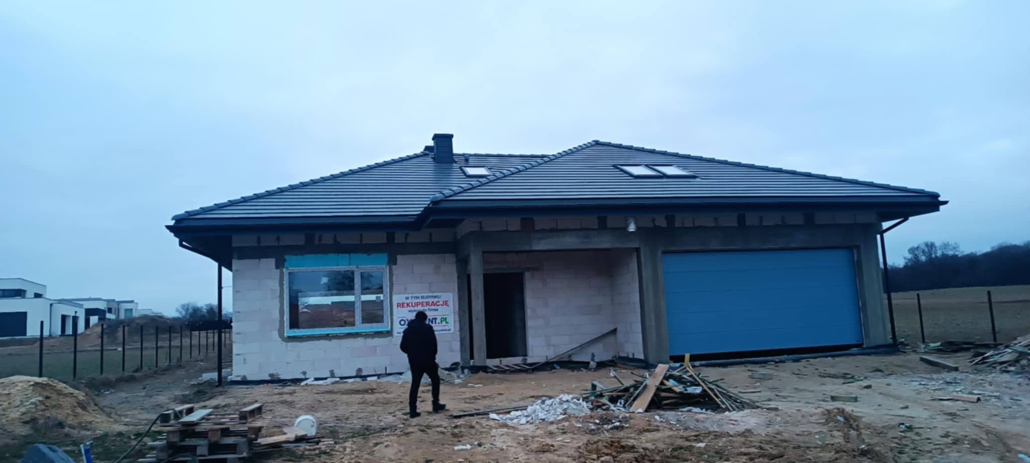 Dom parterowy przed wykonaniem kompletnej elewacji i detali wykończeniowych